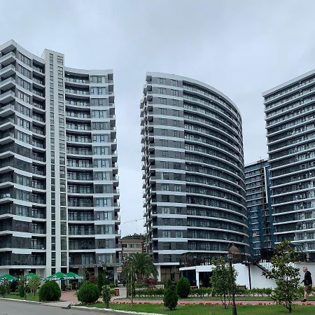White Sails Apartment Batumi Bagian luar foto