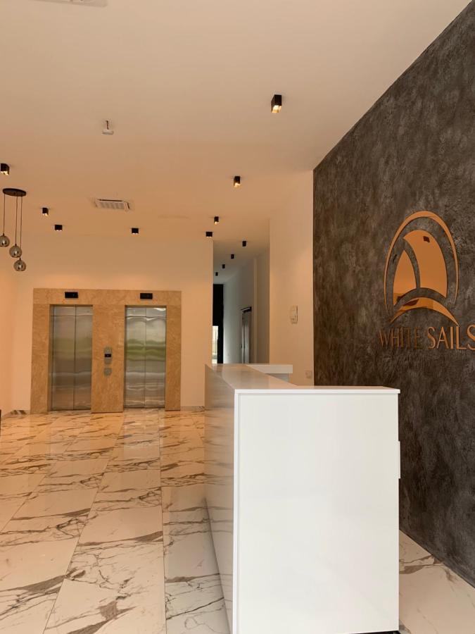 White Sails Apartment Batumi Bagian luar foto