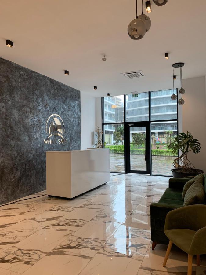 White Sails Apartment Batumi Bagian luar foto