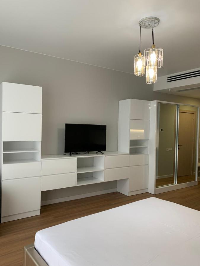 White Sails Apartment Batumi Bagian luar foto