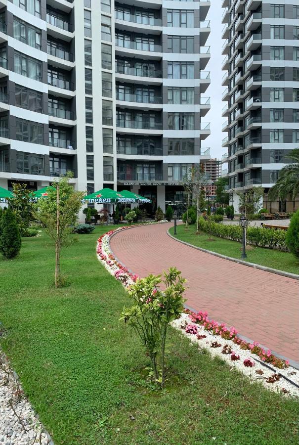 White Sails Apartment Batumi Bagian luar foto