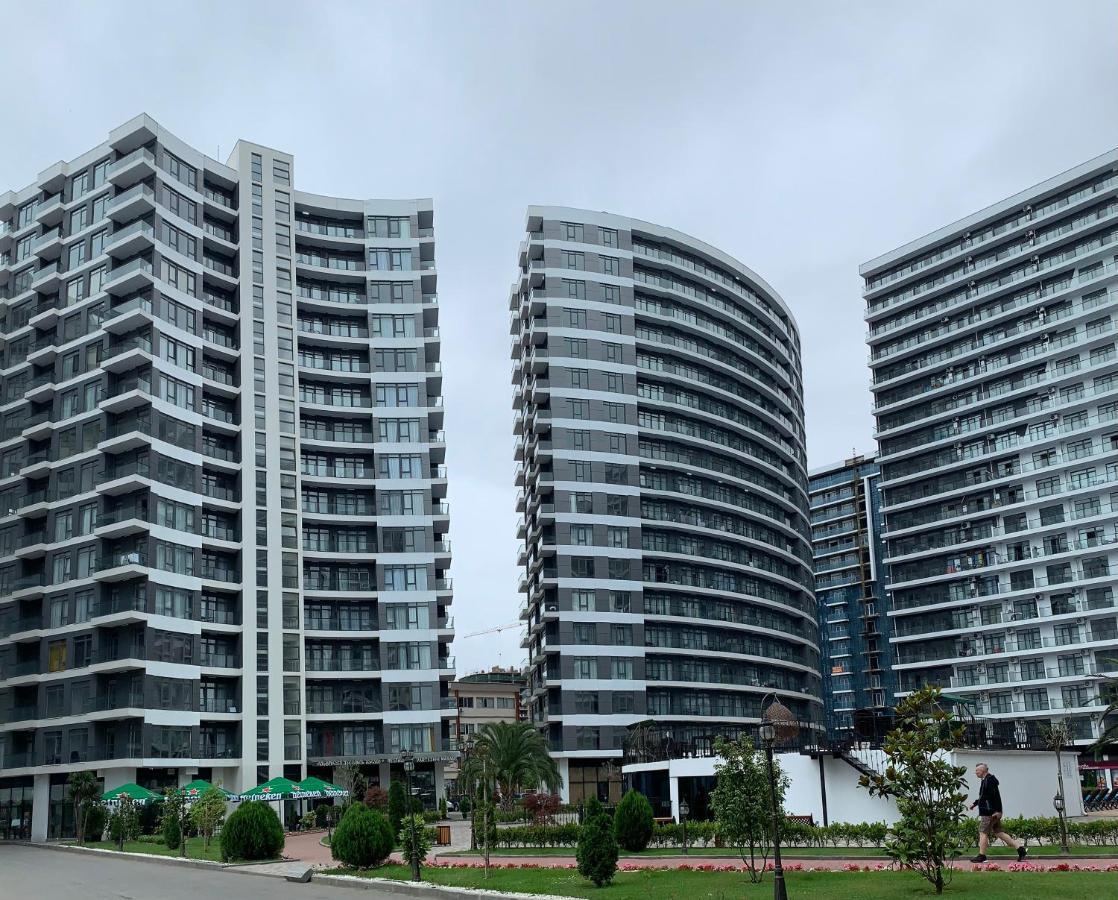 White Sails Apartment Batumi Bagian luar foto