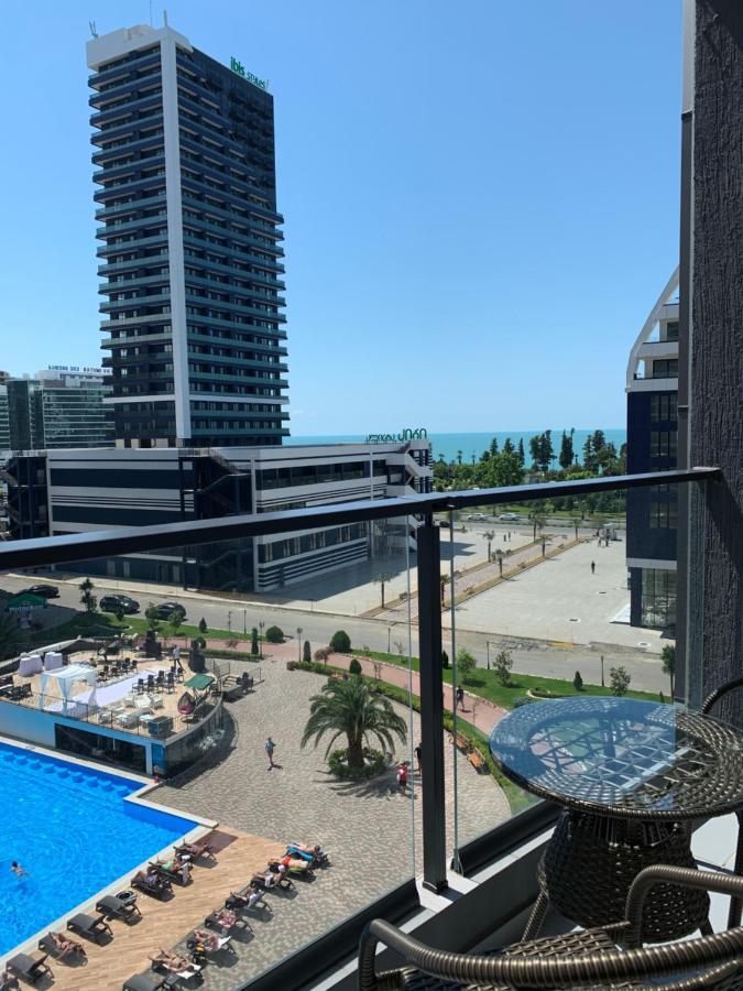 White Sails Apartment Batumi Bagian luar foto