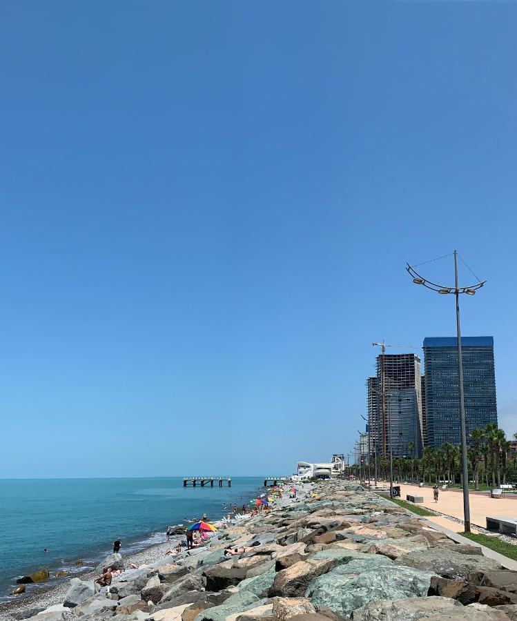 White Sails Apartment Batumi Bagian luar foto