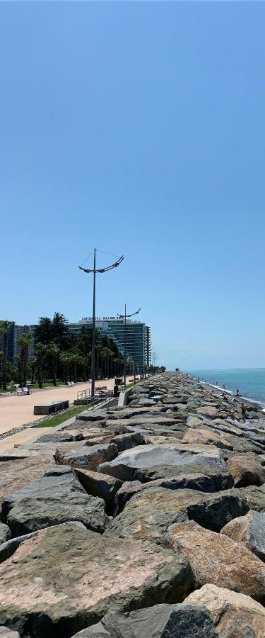 White Sails Apartment Batumi Bagian luar foto