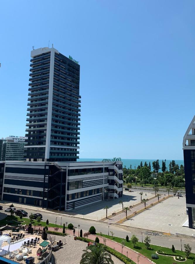 White Sails Apartment Batumi Bagian luar foto
