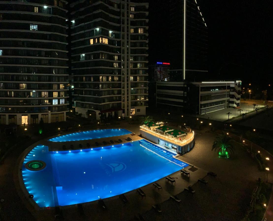 White Sails Apartment Batumi Bagian luar foto